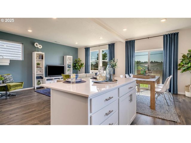 2822 Pierce Pkwy, Springfield, OR 97477