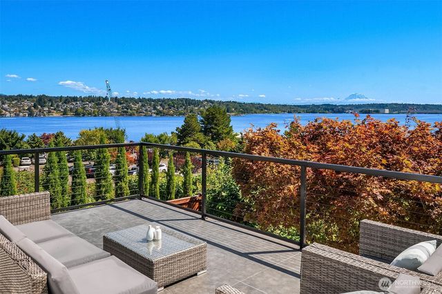 8340 Avalon Drive, Mercer Island, WA 98040