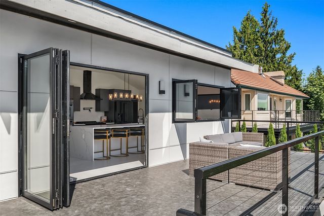 8340 Avalon Drive, Mercer Island, WA 98040