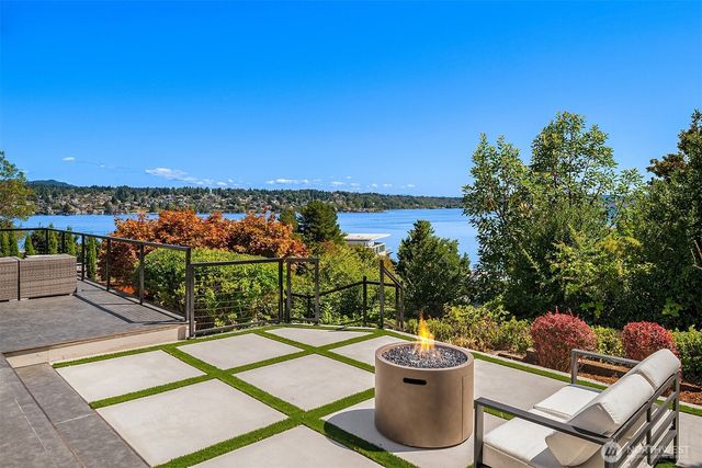 8340 Avalon Drive, Mercer Island, WA 98040