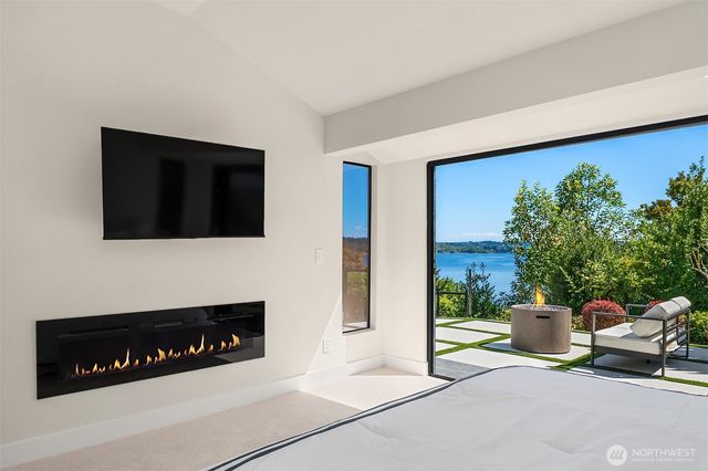 8340 Avalon Drive, Mercer Island, WA 98040