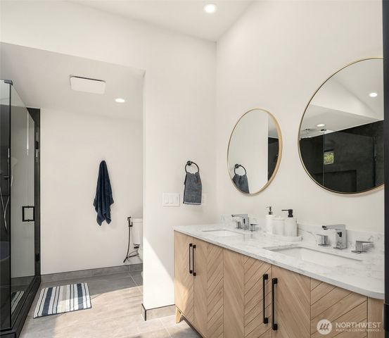 8340 Avalon Drive, Mercer Island, WA 98040