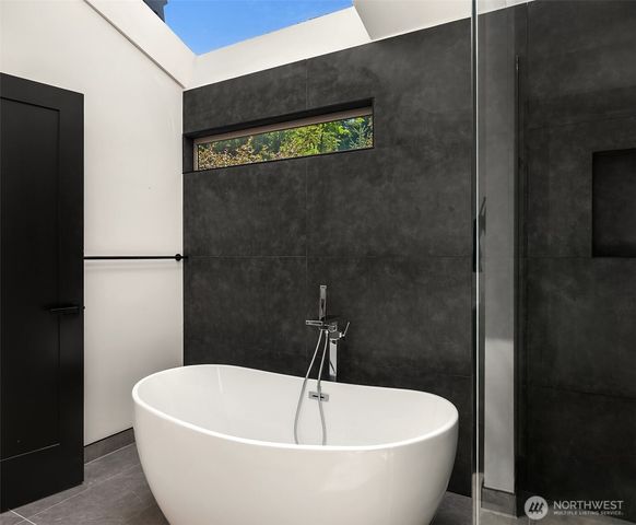 8340 Avalon Drive, Mercer Island, WA 98040
