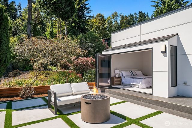 8340 Avalon Drive, Mercer Island, WA 98040