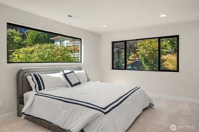 8340 Avalon Drive, Mercer Island, WA 98040