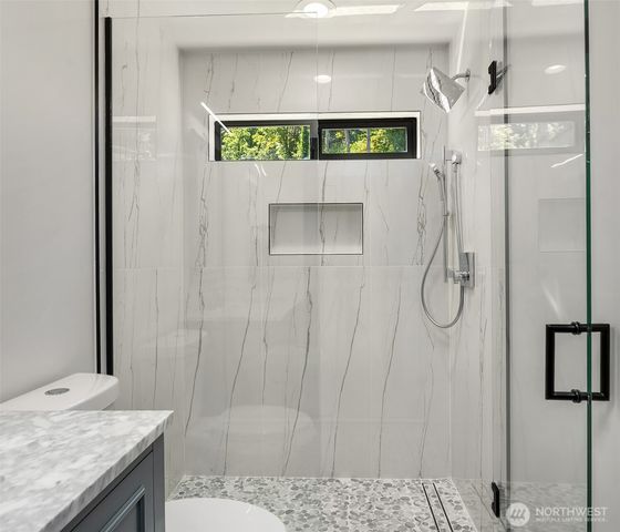 8340 Avalon Drive, Mercer Island, WA 98040