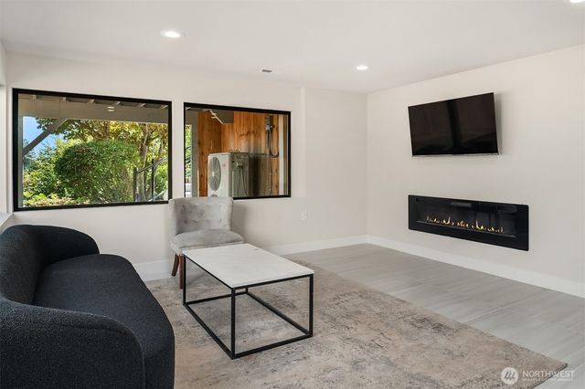 8340 Avalon Drive, Mercer Island, WA 98040