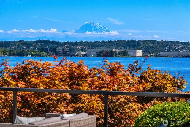 8340 Avalon Drive, Mercer Island, WA 98040