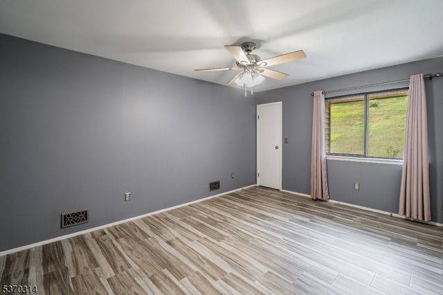 59 Meadowview Dr, Clinton Twp., NJ 08801