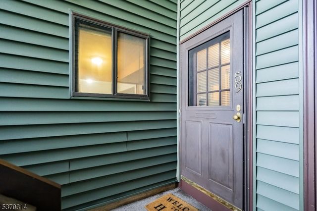 59 Meadowview Dr, Clinton Twp., NJ 08801