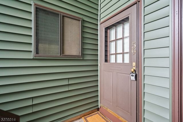 59 Meadowview Dr, Clinton Twp., NJ 08801