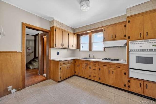 191 Rockaway Parkway, Valley Stream, NY 11580