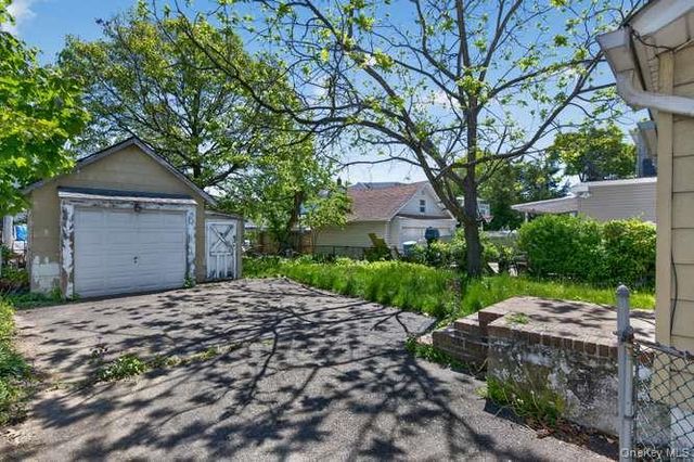 191 Rockaway Parkway, Valley Stream, NY 11580