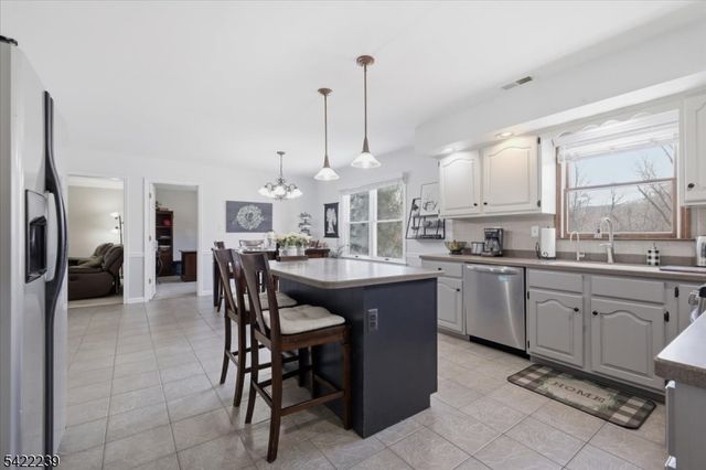 7 Winchester Ave, Mount Olive Twp., NJ 07828