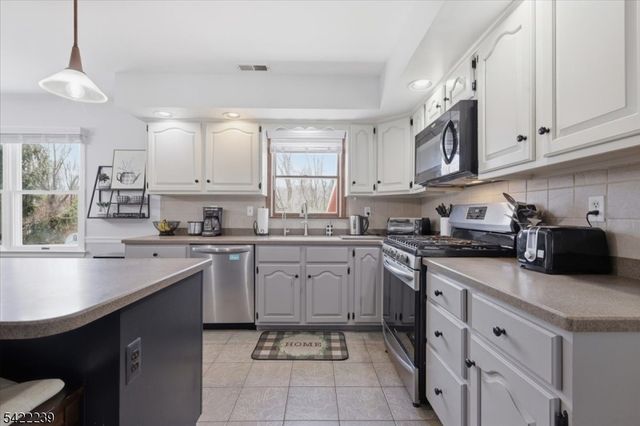 7 Winchester Ave, Mount Olive Twp., NJ 07828