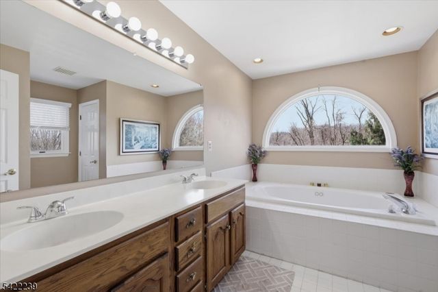 7 Winchester Ave, Mount Olive Twp., NJ 07828