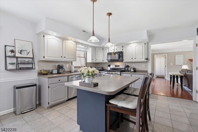 7 Winchester Ave, Mount Olive Twp., NJ 07828