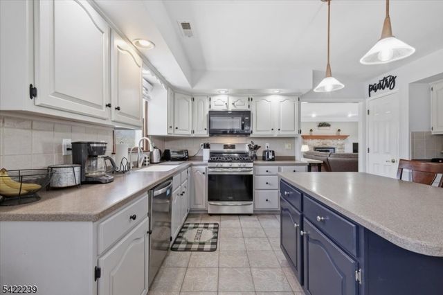 7 Winchester Ave, Mount Olive Twp., NJ 07828