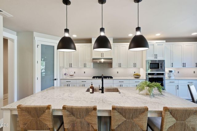 3051 NW Hidden Ridge Drive, Bend, OR 97703