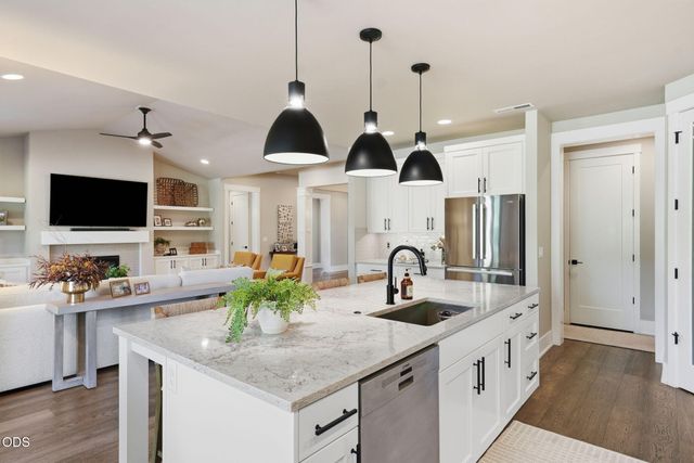 3051 NW Hidden Ridge Drive, Bend, OR 97703