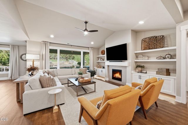 3051 NW Hidden Ridge Drive, Bend, OR 97703
