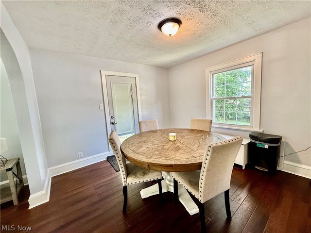 211 Morrison Avenue, Cuyahoga Falls, OH 44221