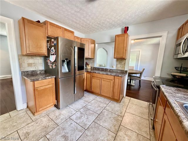 211 Morrison Avenue, Cuyahoga Falls, OH 44221