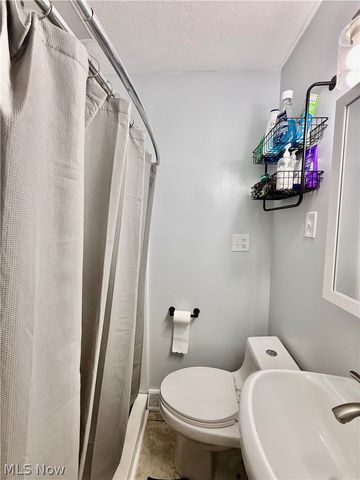 211 Morrison Avenue, Cuyahoga Falls, OH 44221