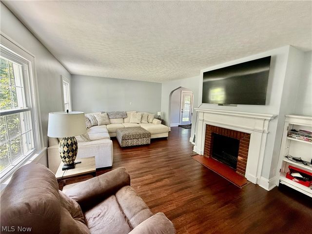 211 Morrison Avenue, Cuyahoga Falls, OH 44221