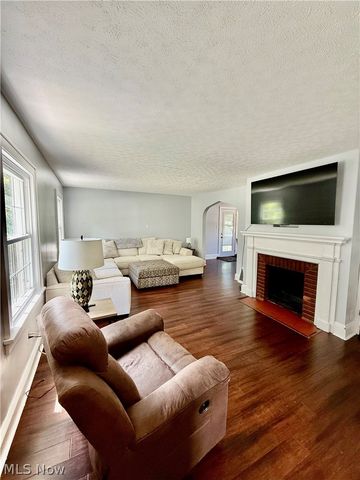 211 Morrison Avenue, Cuyahoga Falls, OH 44221