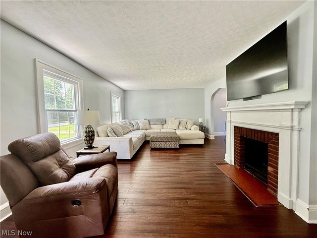 211 Morrison Avenue, Cuyahoga Falls, OH 44221