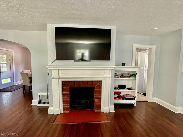 211 Morrison Avenue, Cuyahoga Falls, OH 44221