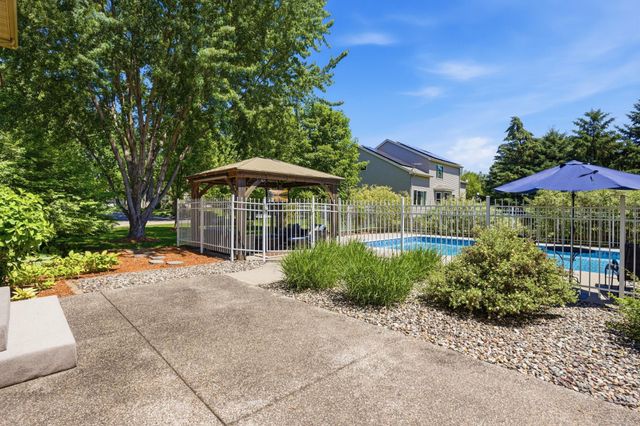 8511 Cedar Court, Victoria, MN 55386