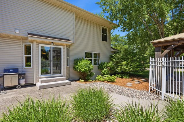 8511 Cedar Court, Victoria, MN 55386
