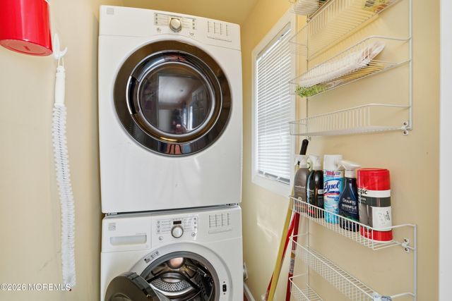 867 Derry Drive, Toms River, NJ 08753