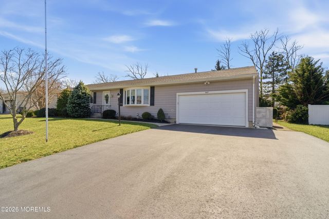 867 Derry Drive, Toms River, NJ 08753