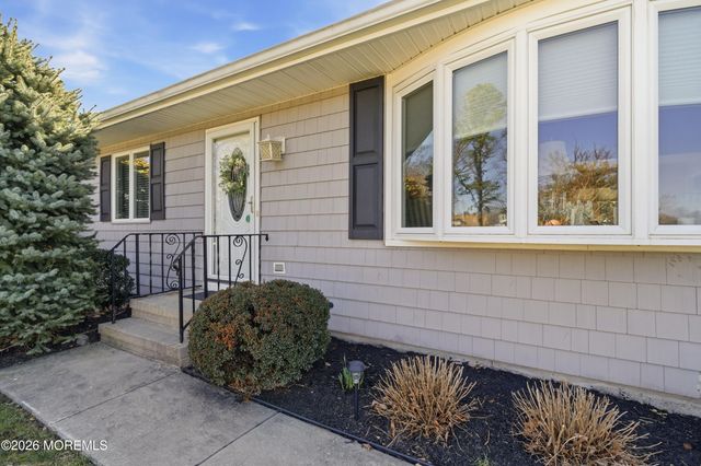 867 Derry Drive, Toms River, NJ 08753