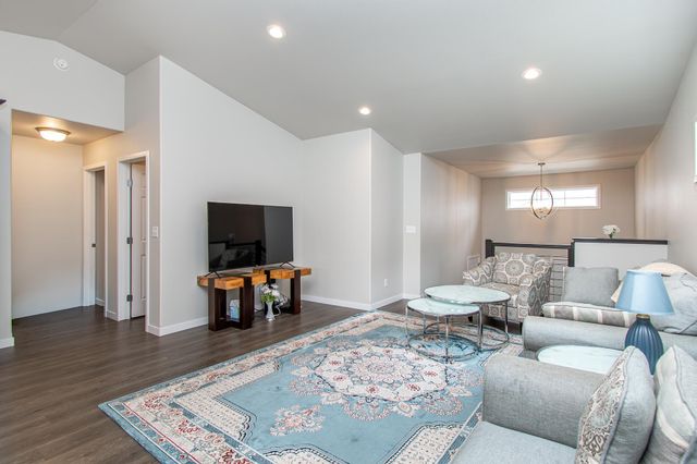 1136 60 Avenue W, West Fargo, ND 58078