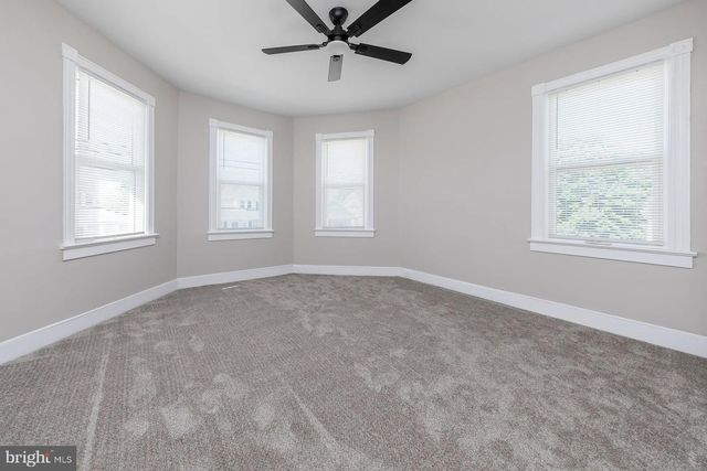 372 W BROAD ST, Gibbstown, NJ 08027