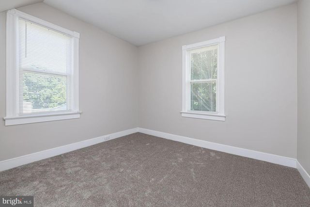 372 W BROAD ST, Gibbstown, NJ 08027