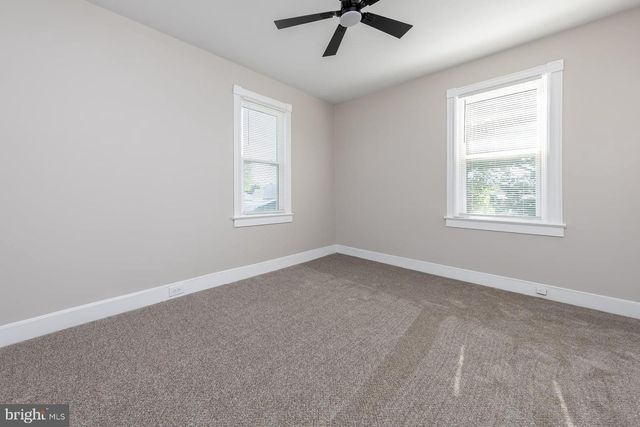 372 W BROAD ST, Gibbstown, NJ 08027