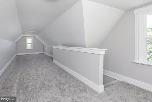 372 W BROAD ST, Gibbstown, NJ 08027