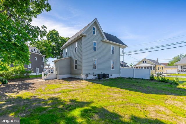 372 W BROAD ST, Gibbstown, NJ 08027