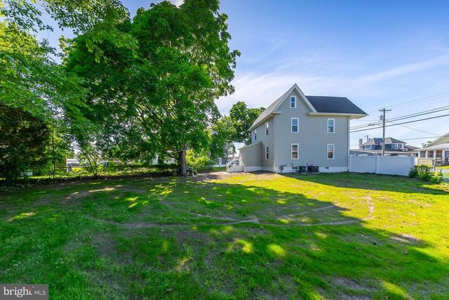 372 W BROAD ST, Gibbstown, NJ 08027