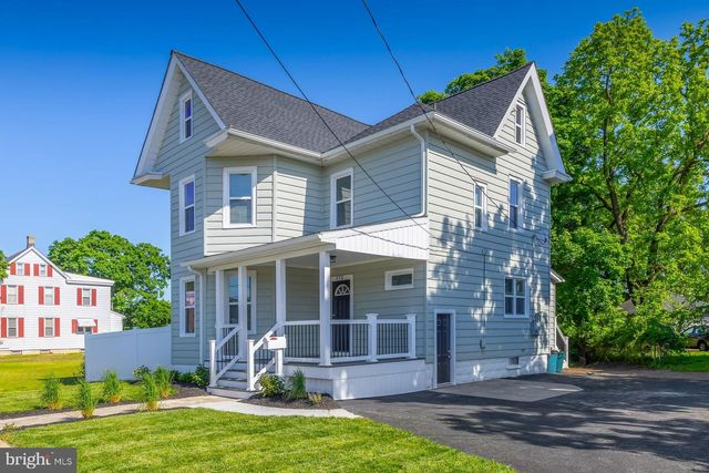372 W BROAD ST, Gibbstown, NJ 08027