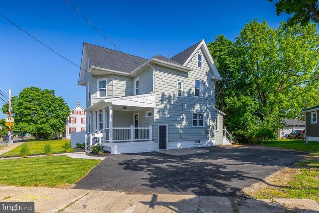 372 W BROAD ST, Gibbstown, NJ 08027