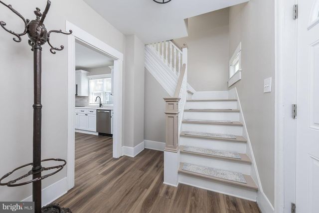 372 W BROAD ST, Gibbstown, NJ 08027