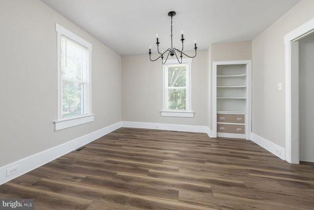 372 W BROAD ST, Gibbstown, NJ 08027