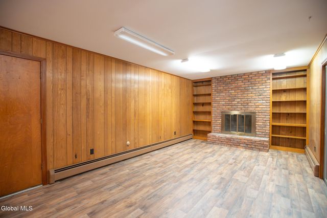 10 Oakwood Drive, Queensbury, NY 12804