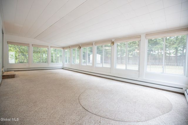 10 Oakwood Drive, Queensbury, NY 12804